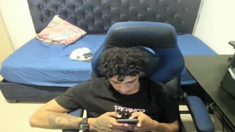 Snapshot of zanxley_ chatting on December 26, 2:12 am zanxley_ online show from December 26, 2:12 am