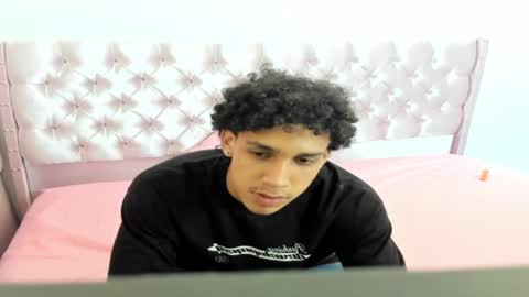 Snapshot of zanxley_ chatting on January 10, 7:43 pm zanxley_ online show from January 10, 7:43 pm