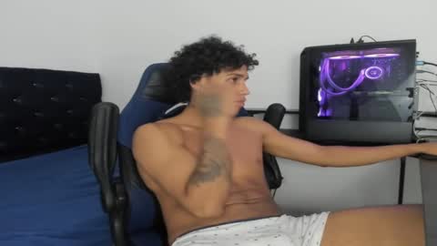 Snapshot of zanxley_ chatting on January 13, 10:03 pm zanxley_ online show from January 13, 10:03 pm