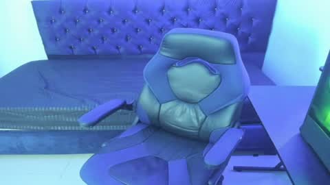 Snapshot of zanxley_ chatting on January 28, 1:29 am zanxley_ online show from January 28, 1:29 am