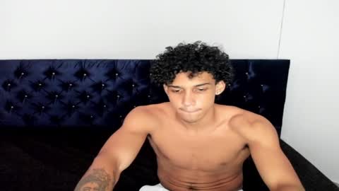 Snapshot of zanxley_ chatting on February 5, 7:31 pm zanxley_ online show from February 5, 7:31 pm