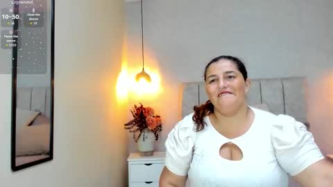 Snapshot of zara_milf_ chatting on February 6, 12:30 pm zara online show from February 6, 12:30 pm