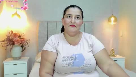 Snapshot of zara_milf_ chatting on March 2, 12:23 pm zara online show from March 2, 12:23 pm