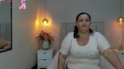 Snapshot of zara_milf_ chatting on March 3, 12:11 pm zara online show from March 3, 12:11 pm