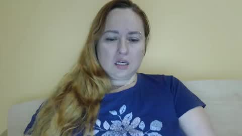 Snapshot of zara_red chatting on April 18, 9:02 am Kate. if im not here im here foxy red333 online show from April 18, 9:02 am