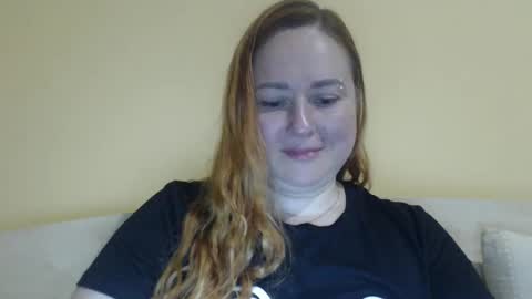 Snapshot of zara_red chatting on May 2, 8:30 am Kate. if im not here im here foxy red333 online show from May 2, 8:30 am