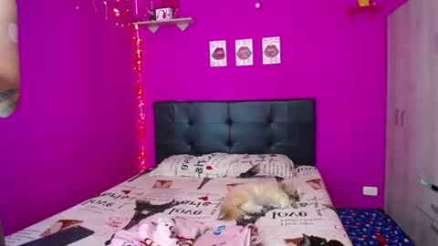 Snapshot of zara_tattoox chatting on December 30, 6:53 am ZARA ANYELINA online show from December 30, 6:53 am