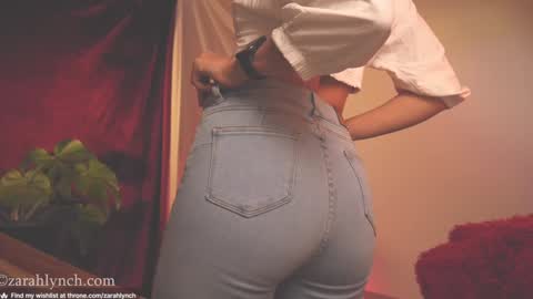 Snapshot of zarahlynch chatting on December 16, 11:50 pm Miss Lynch   Next show  2911 online show from December 16, 11:50 pm