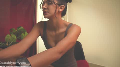 Snapshot of zarahlynch chatting on December 21, 9:04 pm Miss Lynch   Next show  2911 online show from December 21, 9:04 pm