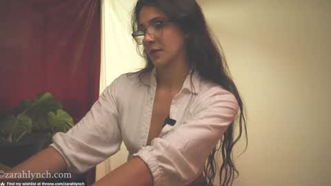 Snapshot of zarahlynch chatting on January 7, 9:25 pm Miss Lynch   Next show  2911 online show from January 7, 9:25 pm