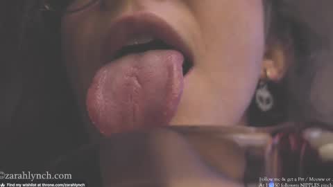 Snapshot of zarahlynch chatting on March 6, 3:35 am Miss Lynch   Next show  2911 online show from March 6, 3:35 am