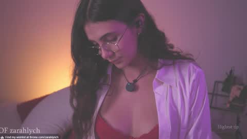 Snapshot of zarahlynch chatting on September 28, 1:00 am Miss Lynch   Next show  2911 online show from September 28, 1:00 am