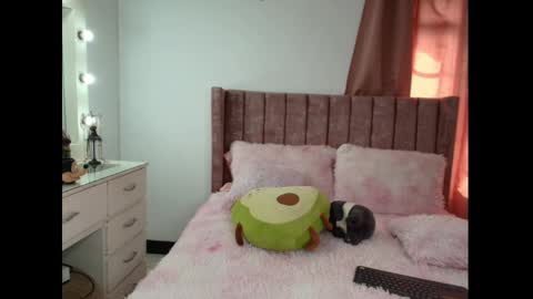 ZaraQuiinn online show from February 18, 8:03 pm