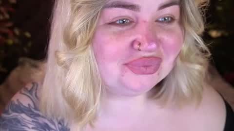 Lola online show from April 21, 8:12 pm