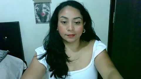 Snapshot of zaray_45bella chatting on May 8, 8:58 pm zaray online show from May 8, 8:58 pm