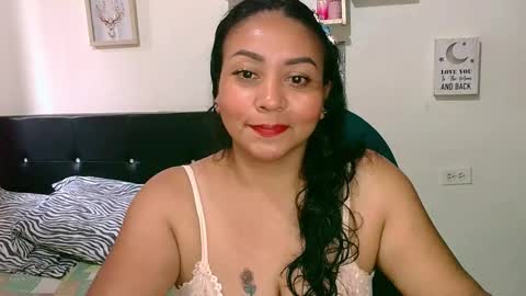 Snapshot of zaray_45bella chatting on May 13, 9:44 pm zaray online show from May 13, 9:44 pm