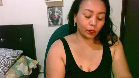 Snapshot of zaray_45bella chatting on May 19, 9:43 pm zaray online show from May 19, 9:43 pm
