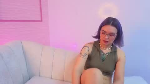 Snapshot of zarcasutra_t chatting on June 18, 2:21 pm Isabella online show from June 18, 2:21 pm