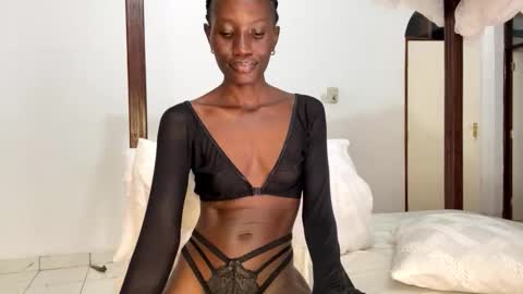 Snapshot of zaria_amara chatting on June 2, 6:43 pm zaria_amara online show from June 2, 6:43 pm