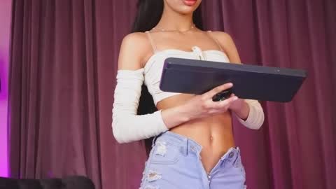 zariaavera online show from May 10, 6:18 am
