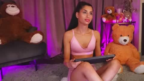 zariaavera online show from May 16, 12:40 am