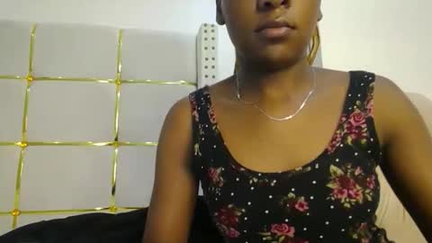 Snapshot of zariah011 chatting on February 9, 7:29 pm zariah online show from February 9, 7:29 pm