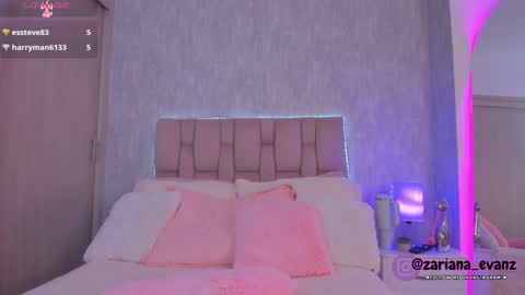 Snapshot of zarianaevanz chatting on December 17, 3:28 pm Zariana online show from December 17, 3:28 pm