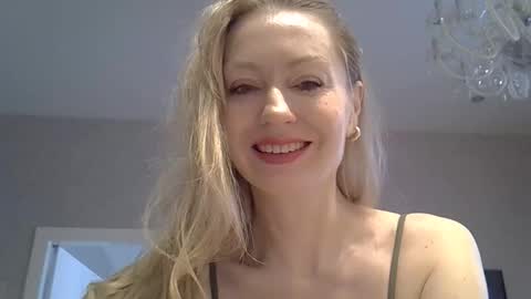 Zarina Swift online show from April 9, 4:45 am