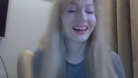 Snapshot of zarinaswift chatting on April 21, 4:52 am Zarina Swift online show from April 21, 4:52 am