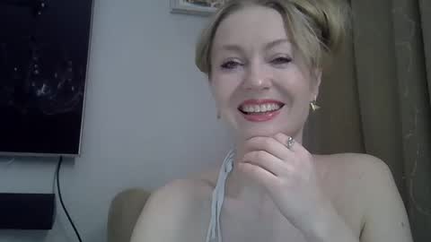 Snapshot of zarinaswift chatting on April 22, 4:48 am Zarina Swift online show from April 22, 4:48 am