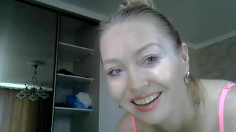 Snapshot of zarinaswift chatting on July 8, 5:56 am Zarina Swift online show from July 8, 5:56 am