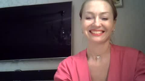 Snapshot of zarinaswift chatting on July 27, 10:11 am Zarina Swift online show from July 27, 10:11 am