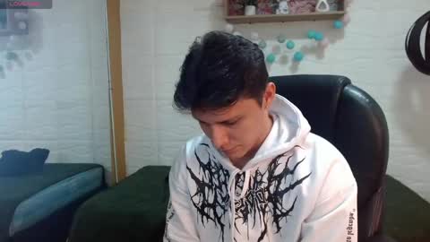 Snapshot of zayn_clausen chatting on May 1, 5:39 pm zayn_clausen online show from May 1, 5:39 pm