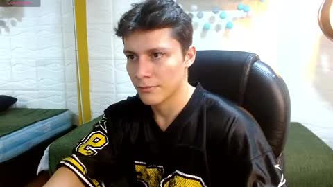 Snapshot of zayn_clausen chatting on May 13, 6:38 pm zayn_clausen online show from May 13, 6:38 pm