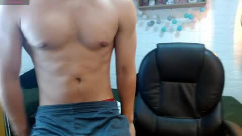 Snapshot of zayn_clausen chatting on May 14, 6:47 pm zayn_clausen online show from May 14, 6:47 pm