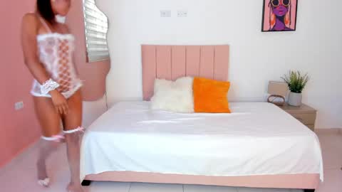 Snapshot of zeendaya__ chatting on May 1, 1:05 pm zeendaya online show from May 1, 1:05 pm
