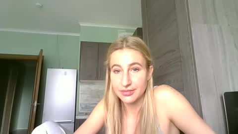 Snapshot of zemyla chatting on September 21, 11:56 am zemyla online show from September 21, 11:56 am