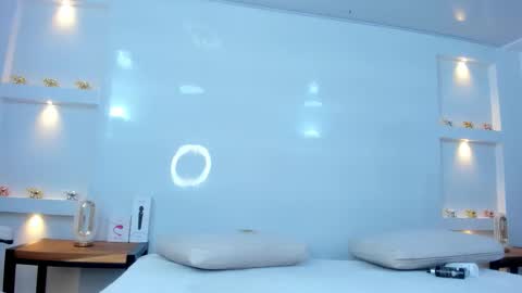 Zenda Evans online show from October 29, 4:15 am