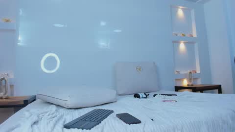 Zenda Evans online show from March 21, 8:19 am