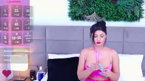 Snapshot of zendayaclark chatting on December 8, 7:15 am Zendaya online show from December 8, 7:15 am