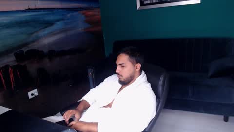 zenobaro online show from October 18, 7:09 am