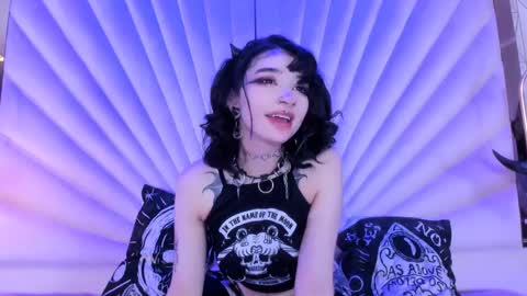 Snapshot of zephirah_abney chatting on February 17, 8:26 pm online show from February 17, 8:26 pm