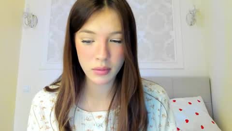 Snapshot of zerelle chatting on February 1, 8:35 am Ivy online show from February 1, 8:35 am