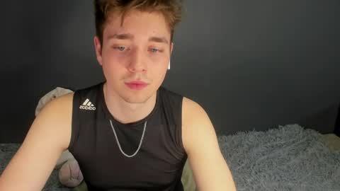 Snapshot of zeriixx chatting on April 6, 1:36 am Ethan online show from April 6, 1:36 am