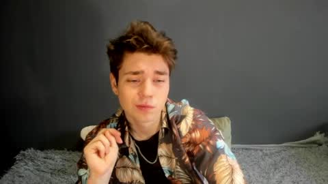 Snapshot of zeriixx chatting on April 19, 2:22 am Ethan online show from April 19, 2:22 am