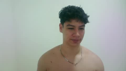 zeus_183 online show from April 14, 5:13 am