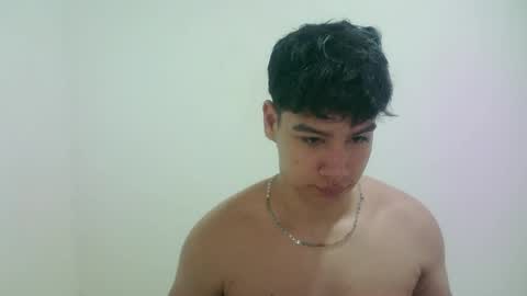 Snapshot of zeus_183 chatting on June 6, 5:23 am zeus_183 online show from June 6, 5:23 am