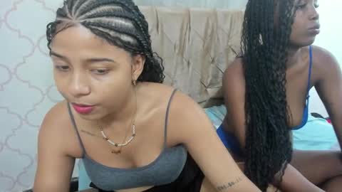 Snapshot of zeynep_20_ chatting on December 14, 10:20 am zeynep_20_ online show from December 14, 10:20 am