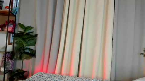 Snapshot of zhafiro_ chatting on February 18, 5:20 pm Zhafi online show from February 18, 5:20 pm