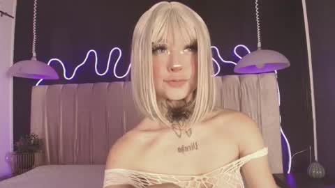 zhally_dee online show from March 19, 8:13 pm